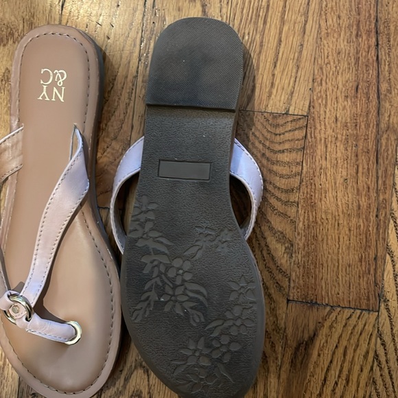 NY&C LADIES FLIP FLOPS PINK/TAN SZ 6M EUC CUTE COMFORTABLE - Picture 2 of 2